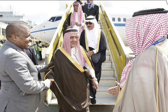 الأمير السعودي سلطان بن محمد بن سعودوصل إلى أوغندا