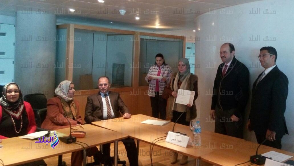 تسليم الشهادات تسليم الشهادات