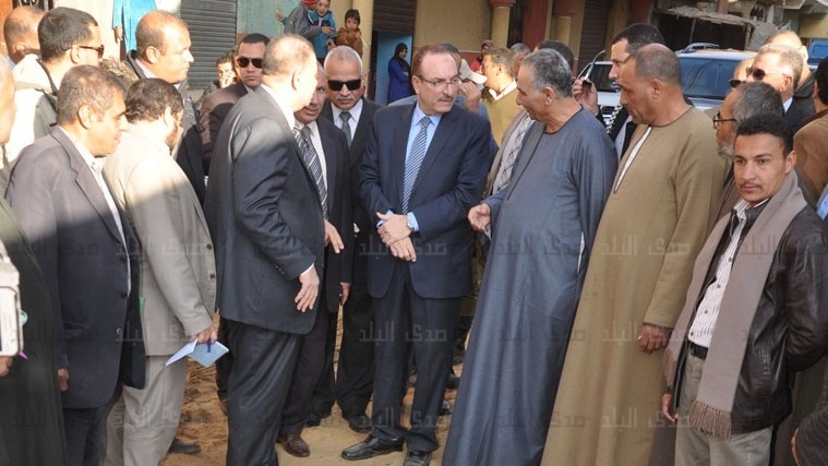 محافظ بني سويف يتابع خفض منسوب المياه الجوفية بقرى الفشن