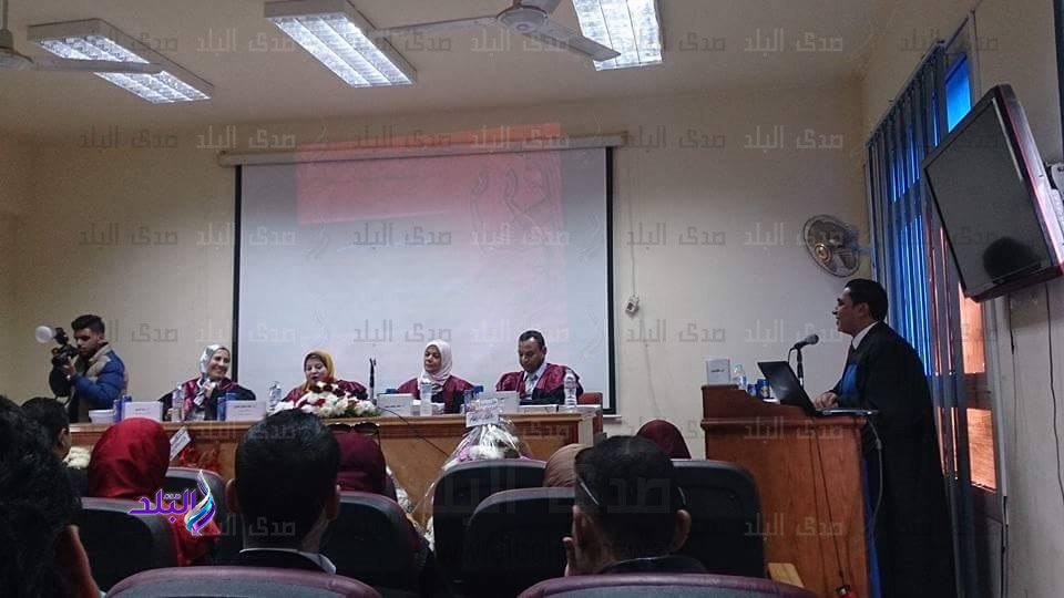 الباحث ولجنة المناقشة الباحث ولجنة المناقشة