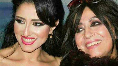 الفنانة حنان مطاوع ووالدتها الفنانة سهير المرشدي