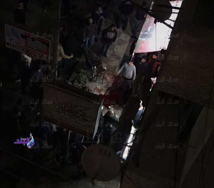 الدماء تسيل على الأرض بعد حادث الذبح