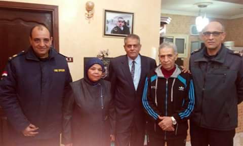 مدير الحماية المدنية يزور اسرة ضياء فتوح شهيد المفرقعات 