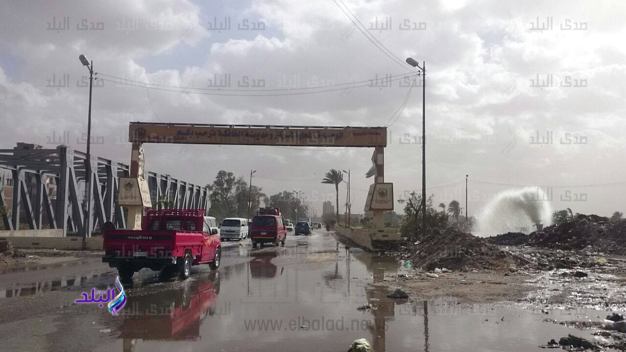  مياه الصرف الصحي تغرق الطريق الرئيسي بالخانكة