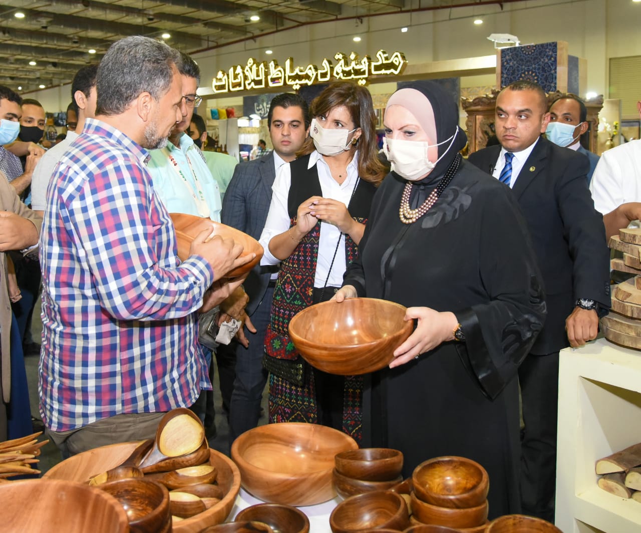 وزيرة الهجرة 