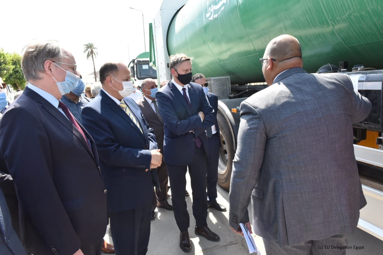 جولة تفقدية لمعدات جمع المخلفات الصلبة