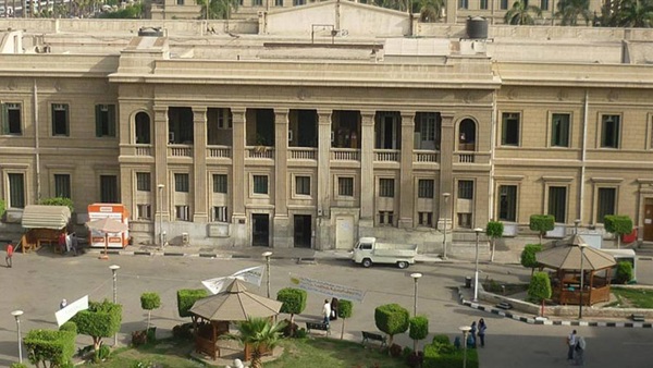 اداب القاهرة