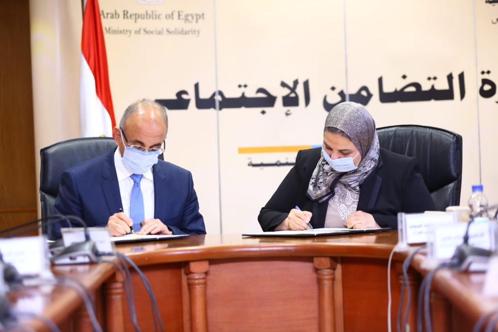 وزيرة التضامن الإجتماعي ورئيس جامعة الزقازيق يوقعان بروتوكول