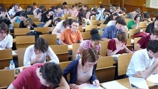 طلاب جامعات 