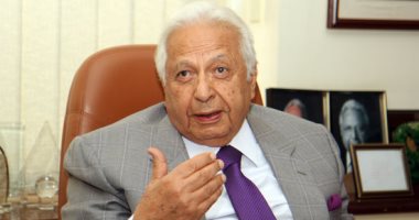 الدكتور احمد عكاشة