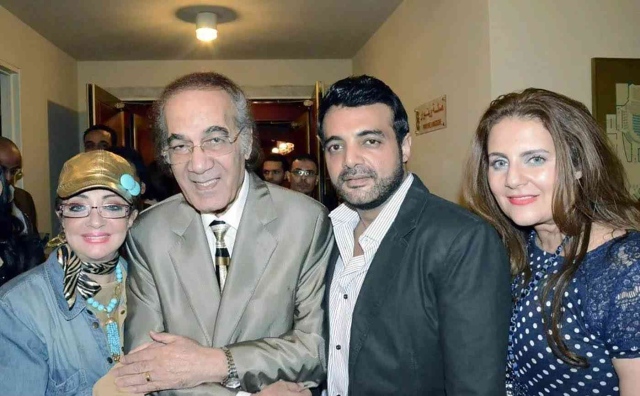 محمود ياسين مع عائلته 