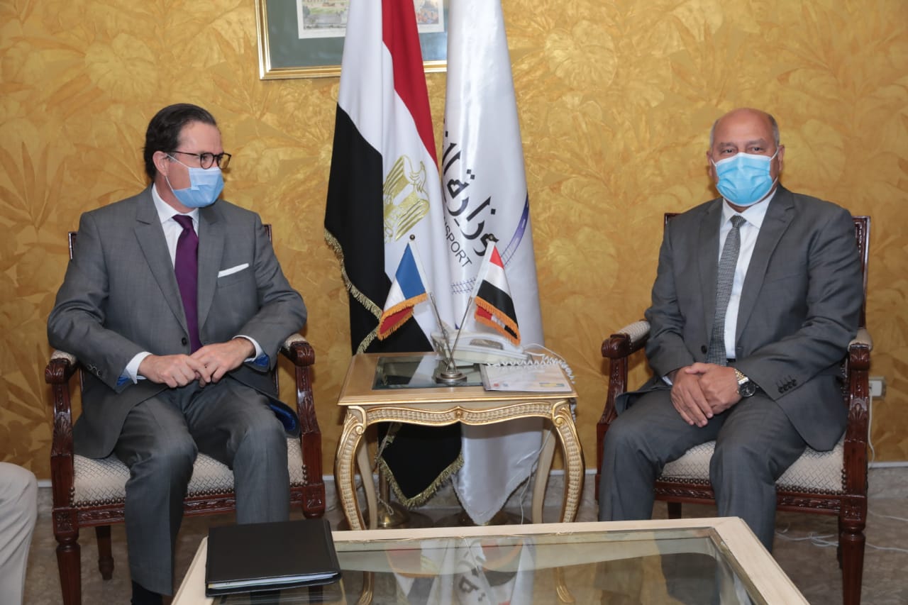 وزير النقل والسفير الفرنسى
