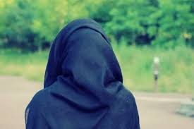 هل شرط خلع الحجاب لمسح الرأس عند وضوء المرأة خارج المنزل