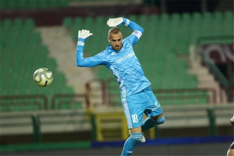 محمد بسام حارس مرمى الفريق الأول لكرة القدم بنادي طلائع الجي