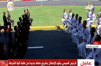 الرئيس السيسي يشاهد فريق من طلبة السنوات الدراسية المختلفة ف