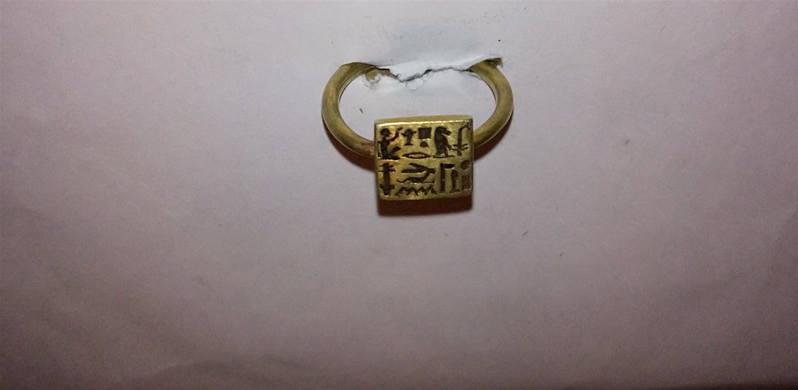 خاتم ذهبي ملكي