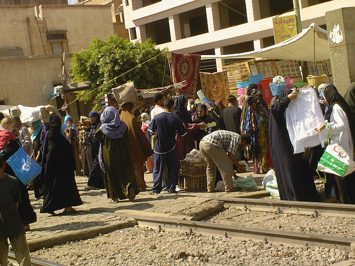 الباعة الجائلون يفرضون كلمتهم على مسئولي محليات شبين القناطر