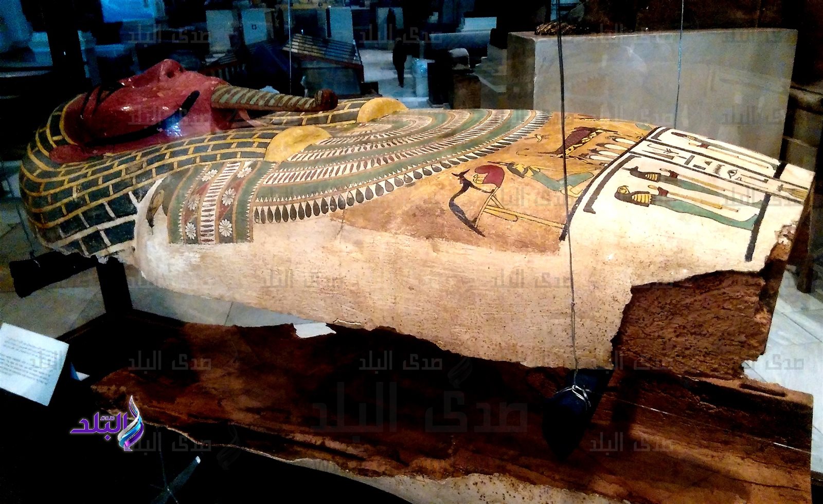 تابوت خشبي بالمتحف 