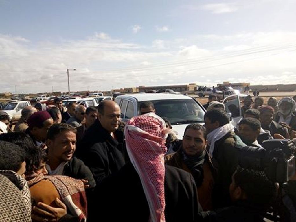 محافظ مطروح مع أهالي براني محافظ مطروح مع أهالي براني