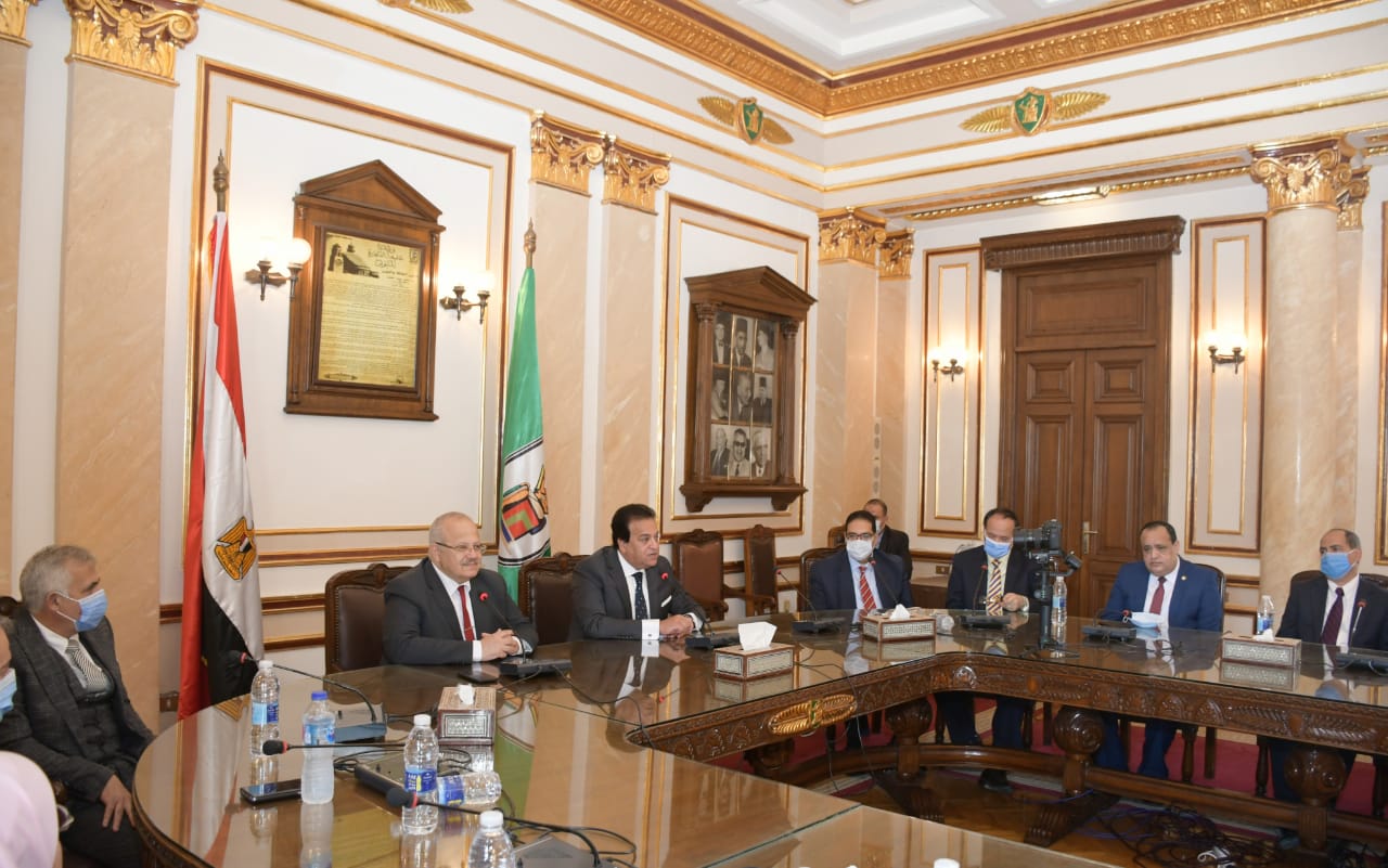 خالد عبد الغفار ورئيس جامعة القاهرة 