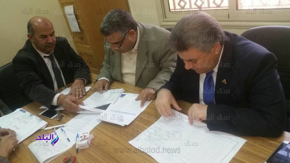 رئيس جامعة بنها يتفقد الكنترولات  بالطب البيطري