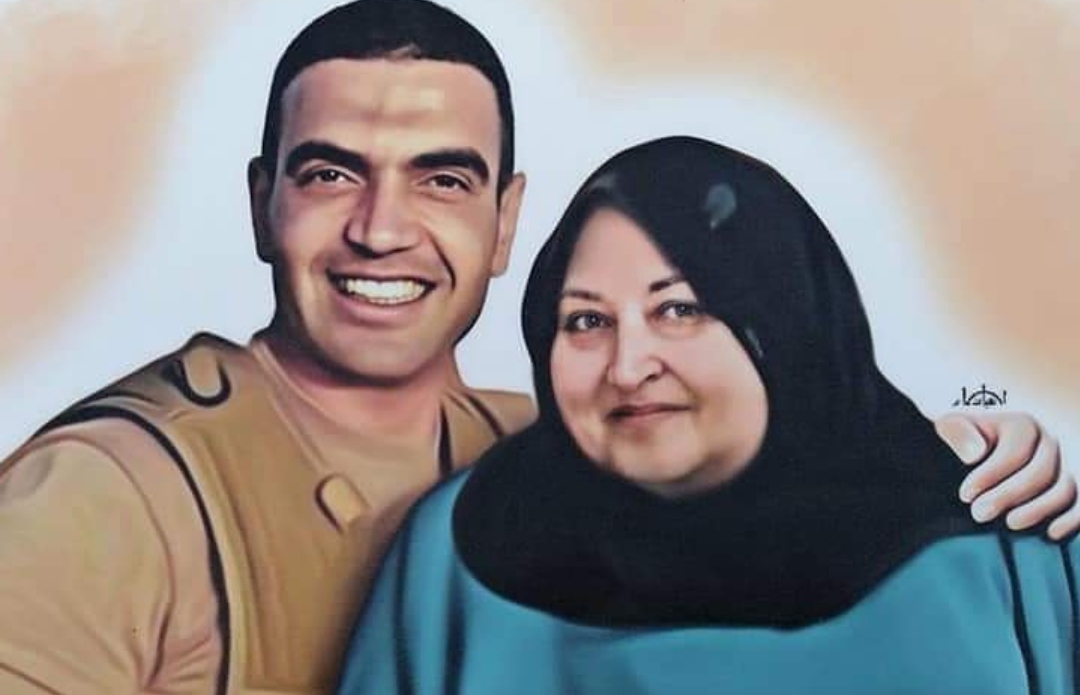 الشهيد احمد منسي ووالدته