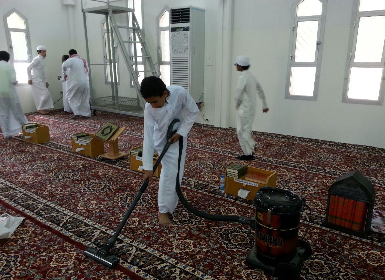 هل يجوز التبرع لرفع القمامة والزبالة أمام المسجد
