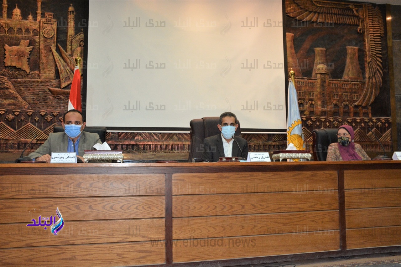 محافظ الغربية يتابع جهود الأحياء والمدن اليومية في رفع المخل