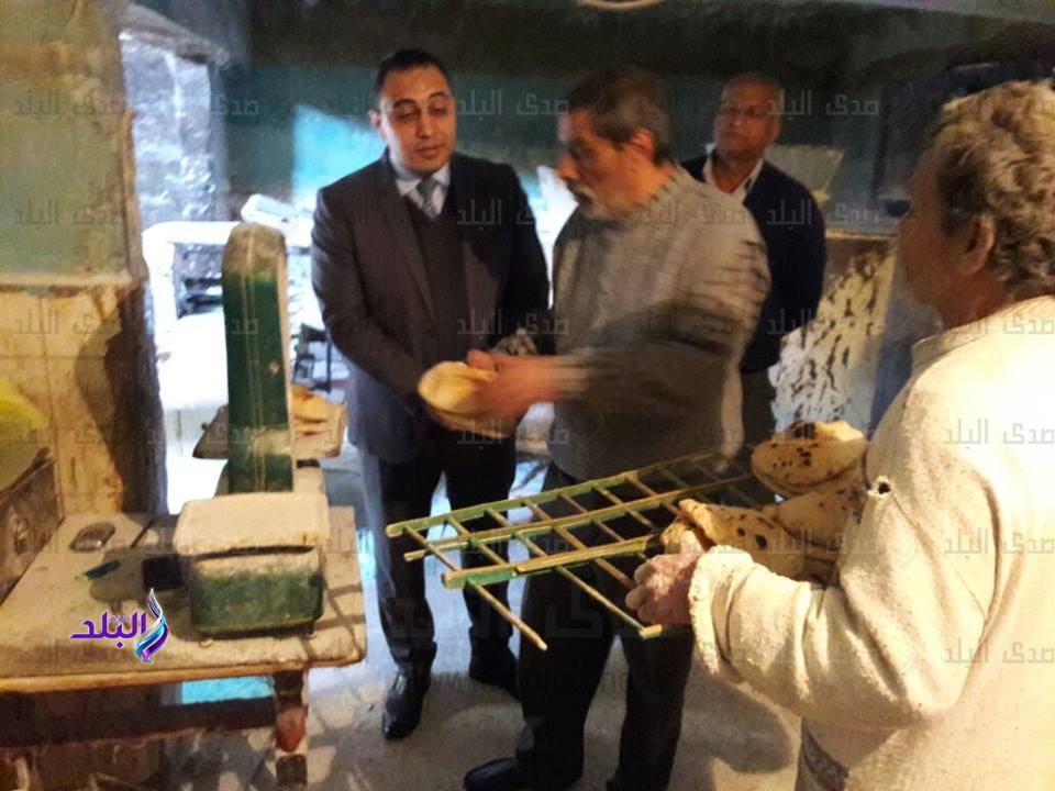 جانب من حملة الرقابة الادارية على المخابز بالسويس