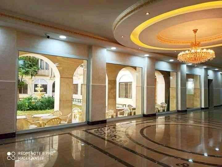 بالرخام والنجف.. تجديدات داخل كلية الدراسات الإسلامية