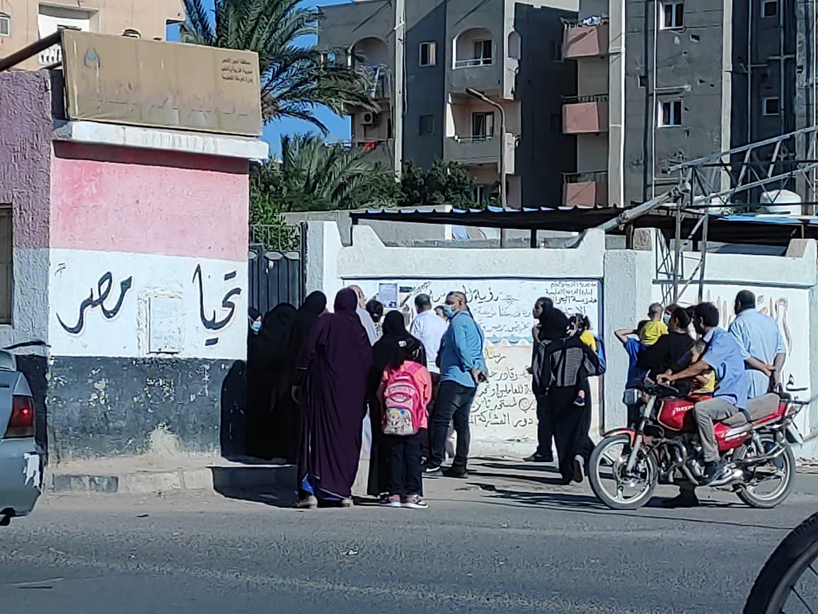 تسليم كتب الدراسة