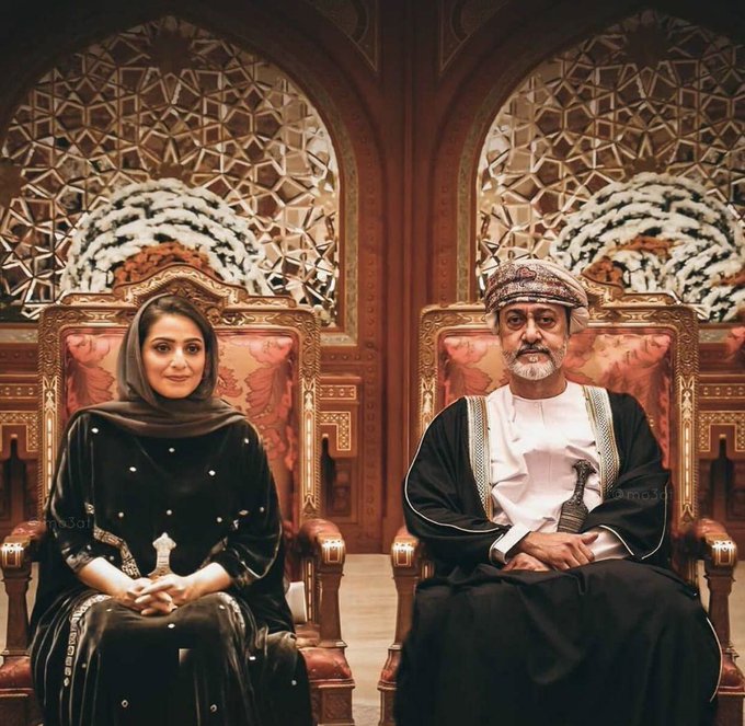 السلطان هيثم بن طارق وحرمه السيدة الجليلة