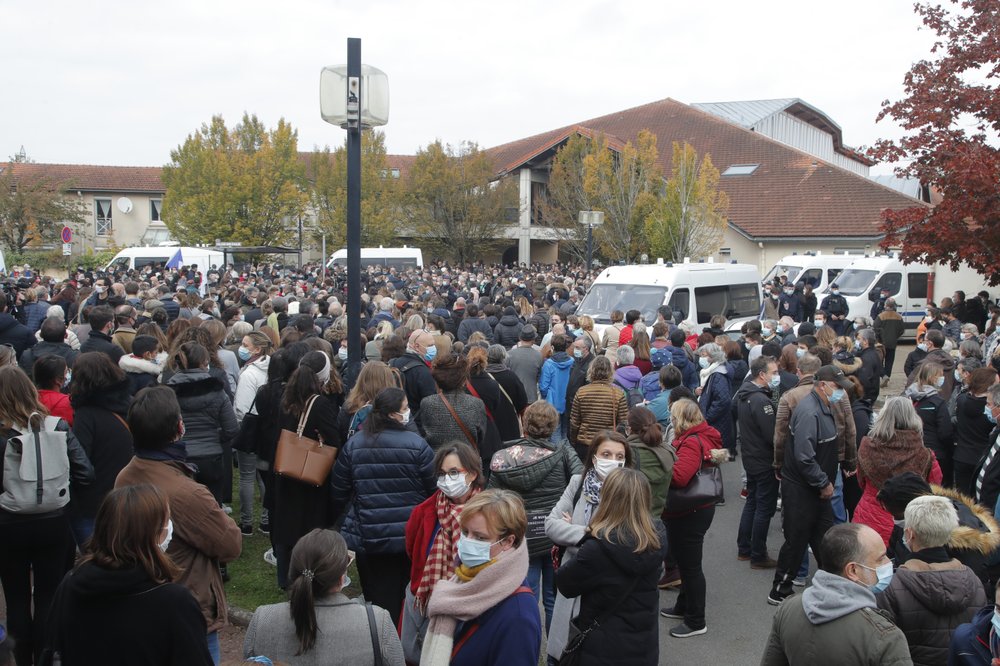 مظاهرات بفرنسا عقب قتل المعلم