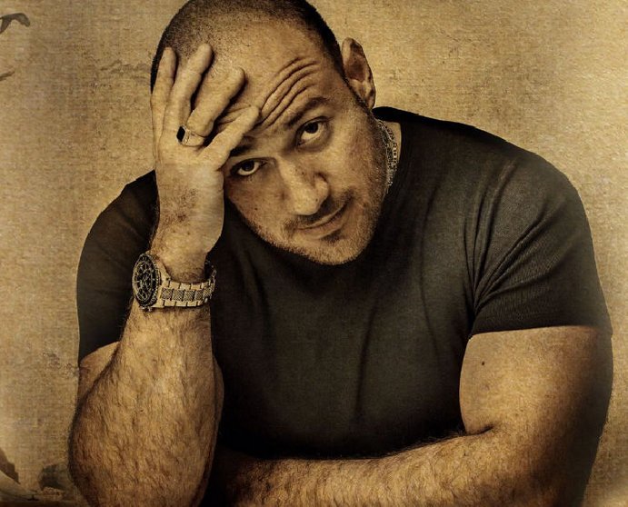 الفنان احمد مكى