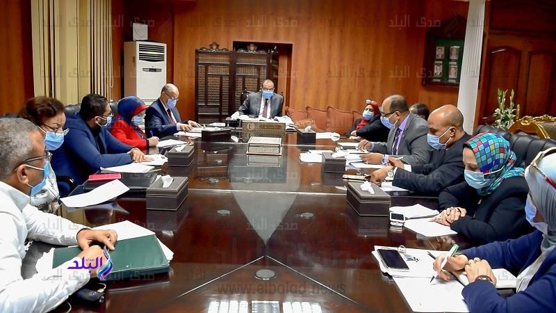 اجتماع رئيس جامعة بني سويف 