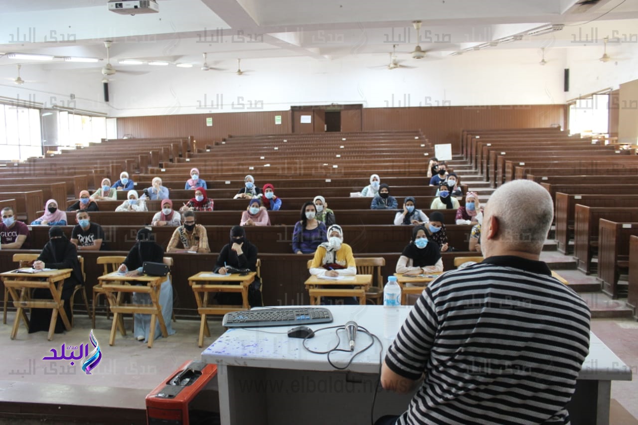 طلاب جامعات 
