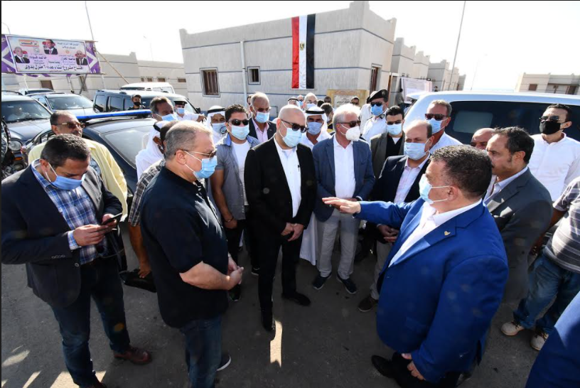 زير الإسكان ومحافظ جنوب سيناء خلال الزيارة