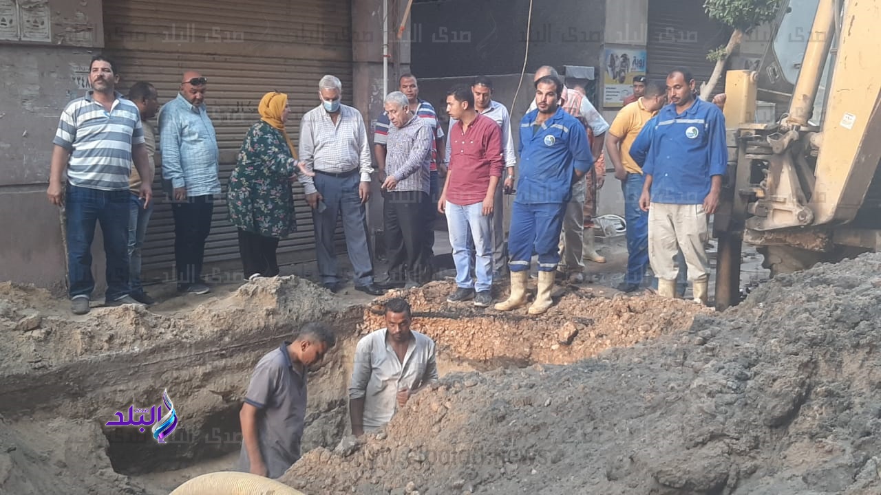 استمرار إصلاح خط طرد محطة رفع صرف صحي في الدقهلية