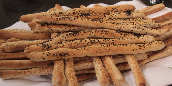 طريقة عمل بقسماط بالسمسم وحبة البركة