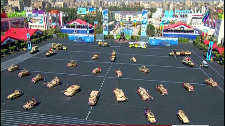 عرض المعدات القتالية