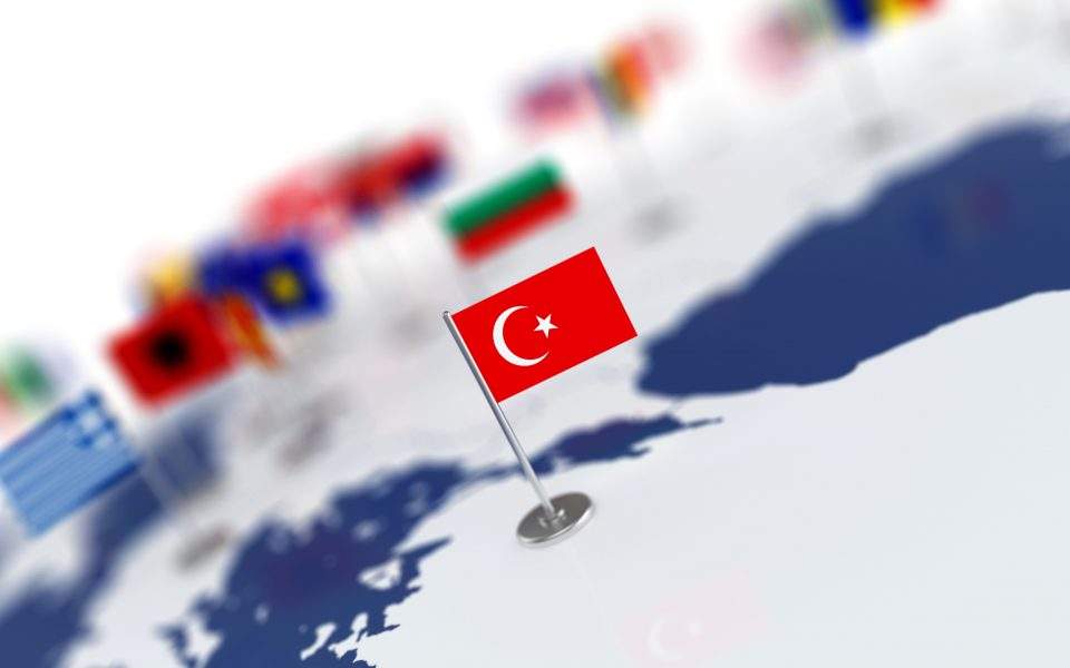 تركيا معزولة وتنتظر العقوبات 