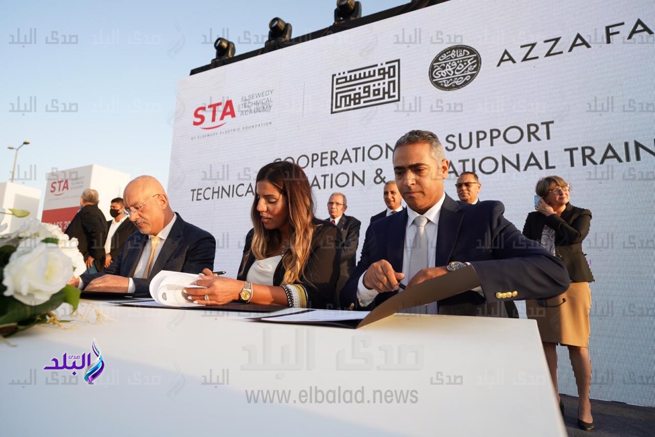 اثناء توقيع مذكرة التفاهم