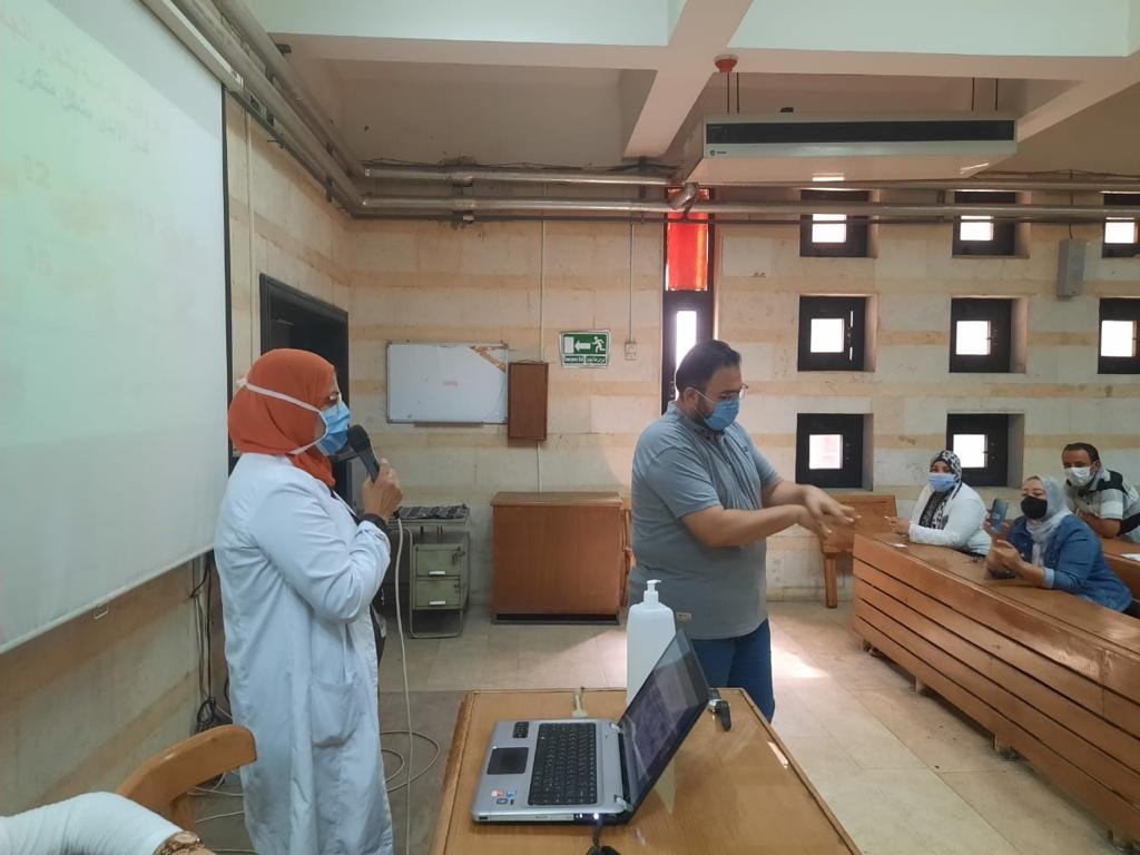 جانب من الندوة