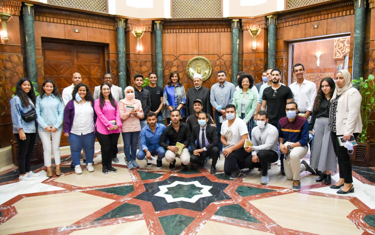 شباب الدارسين بالخارج
