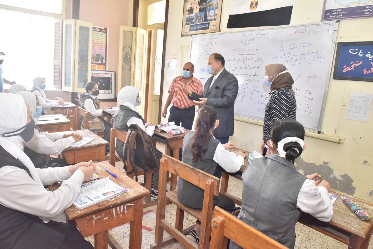 محافظ أسيوط يتابع انتظام الدراسة