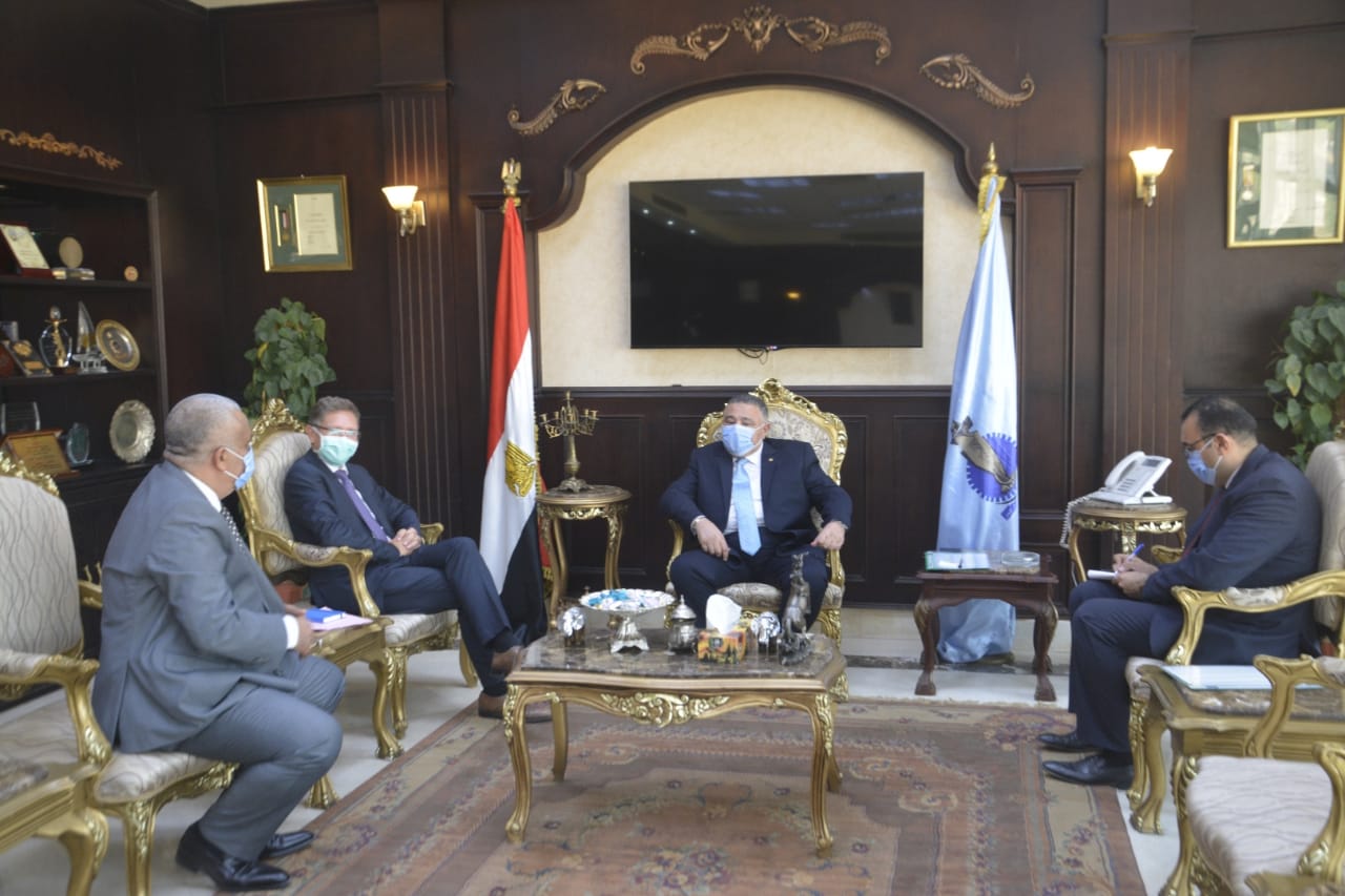 محافظ البحر الأحمر يلتقي قناصل بريطانيا وفرنسا وروسيا