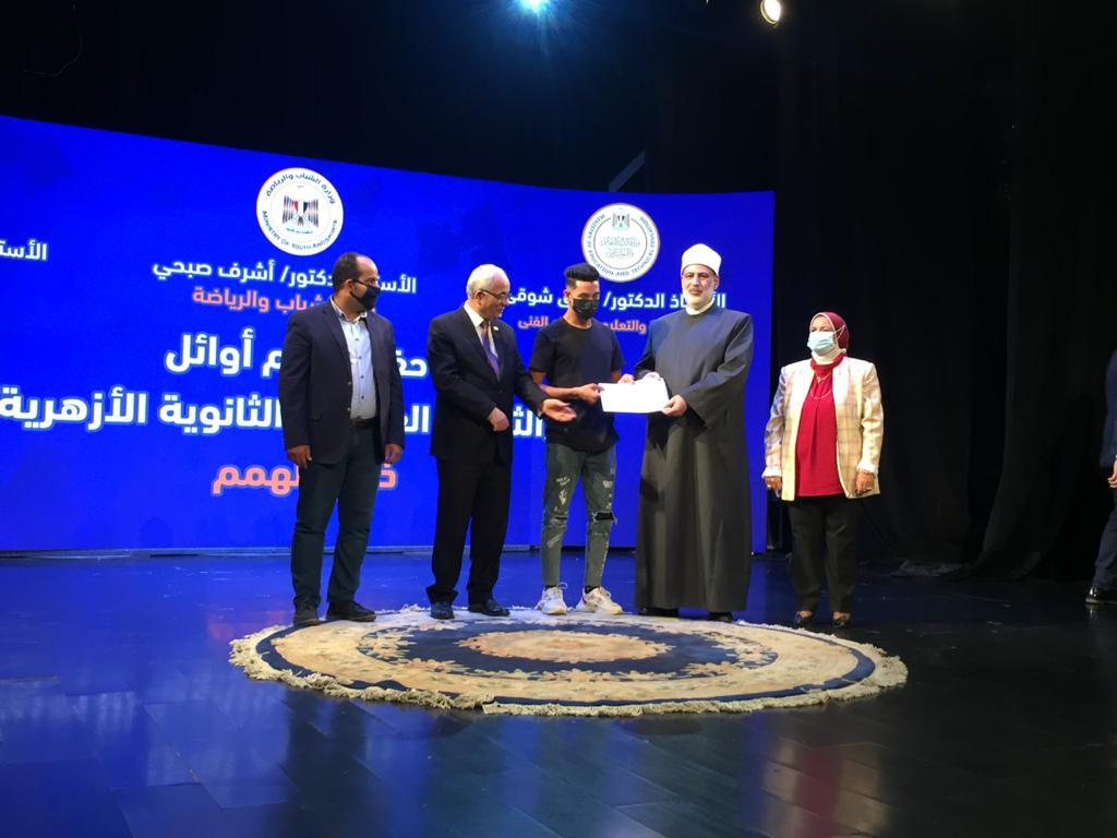 وكيل الأزهر يكرم المتفوقين من ذوي الهمم ويؤكد رعاية الإسلام