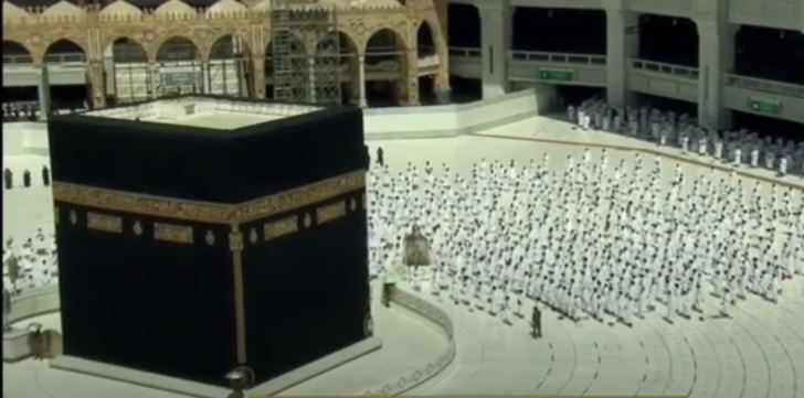 صلاة الجمعة الأولى في المسجد الحرام بدون مخالفات 