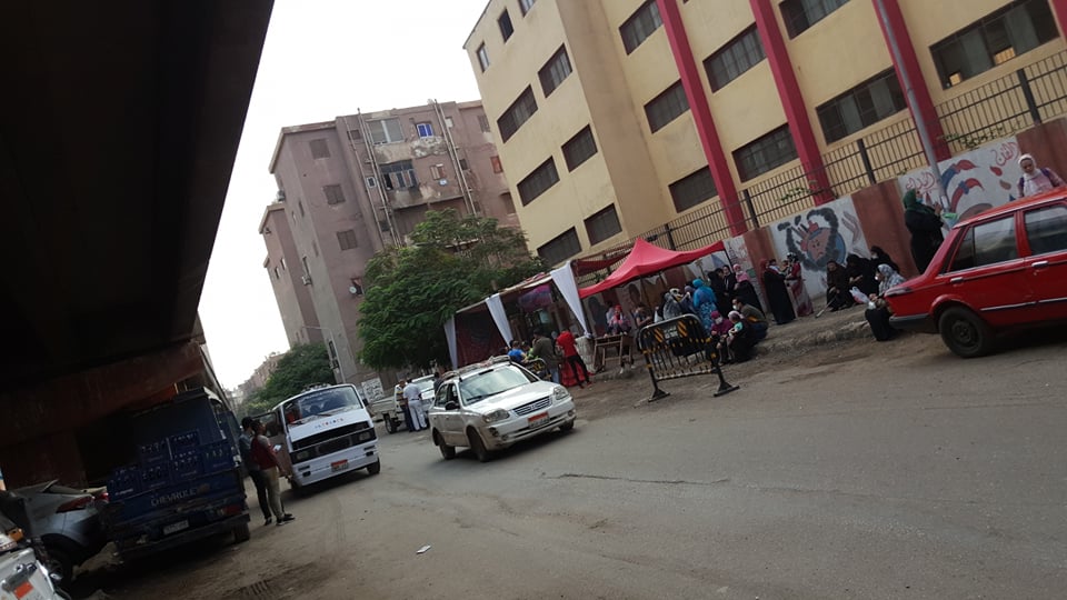 اصطفت جموع الناخبين أمام مدرسة وجيه بغدادي الثانوية