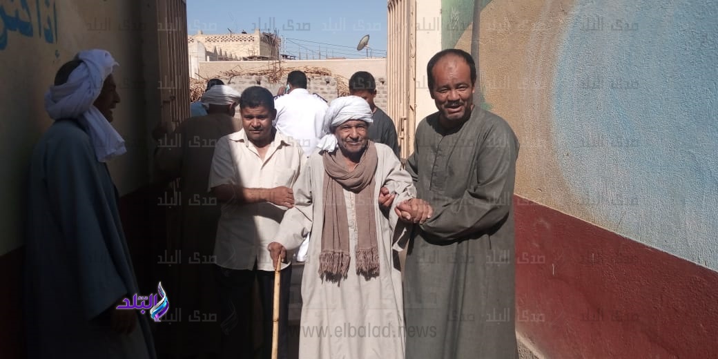 سبعيني يُدلي بصوته الإنتخابي بسوهاج